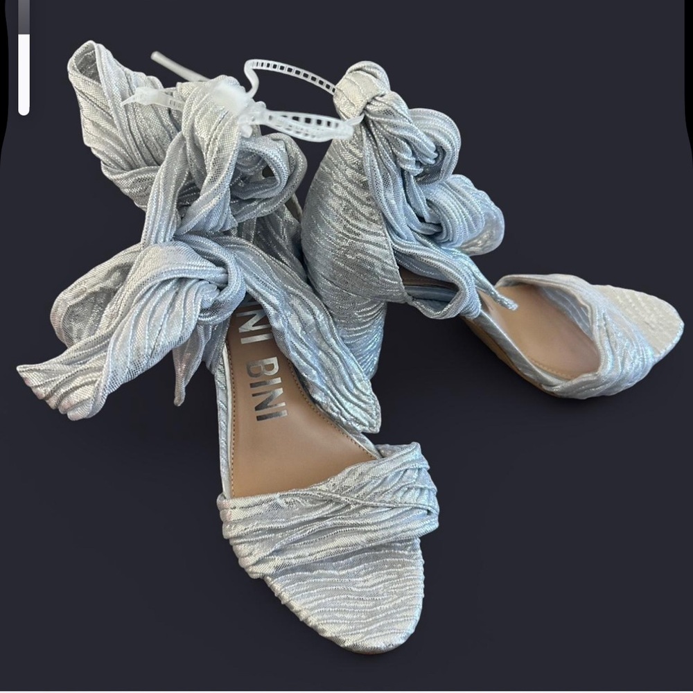 Gianni Bini Silver‎ Heels size 8